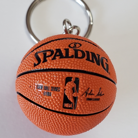 Basketball ball Key Chain - Picture 5 of 8